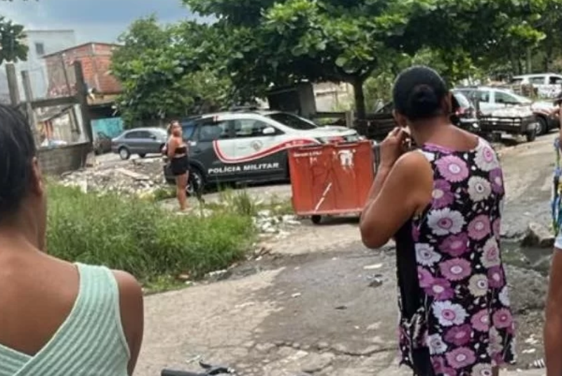 Um homem de 18 anos morreu durante uma troca de tiros com policiais militares na comunidade do Dique do Piçarro, no bairro Cidade Náutica...