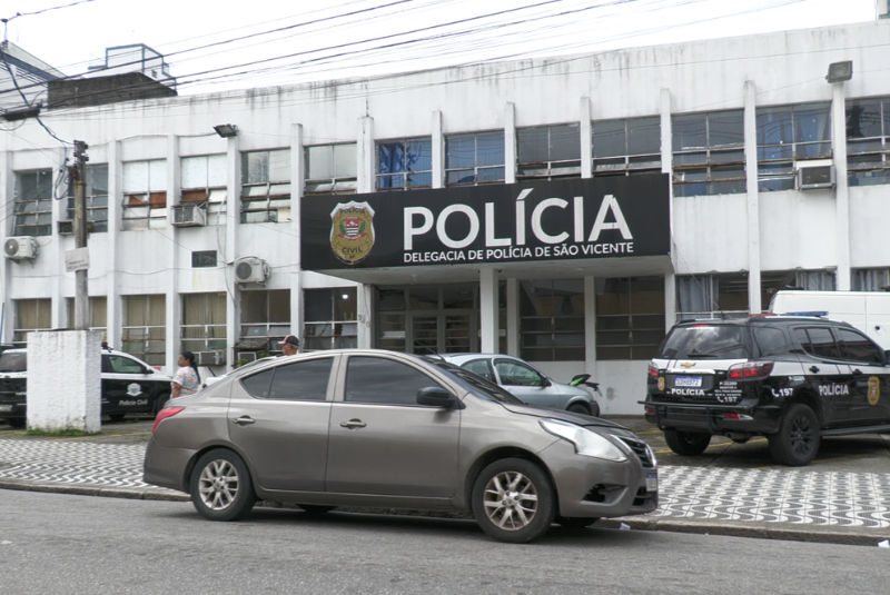 Mariana dos Santos Muniz, de 20 anos, foi presa em flagrante após invadir a casa do ex-namorado e esfaquear a atual companheira dele...