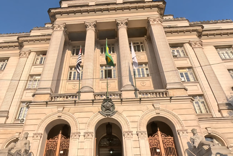 O prefeito de Santos-SP, Rogério Santos (Republicanos), sancionou uma lei que proíbe a contratação de pessoas condenadas por crimes...