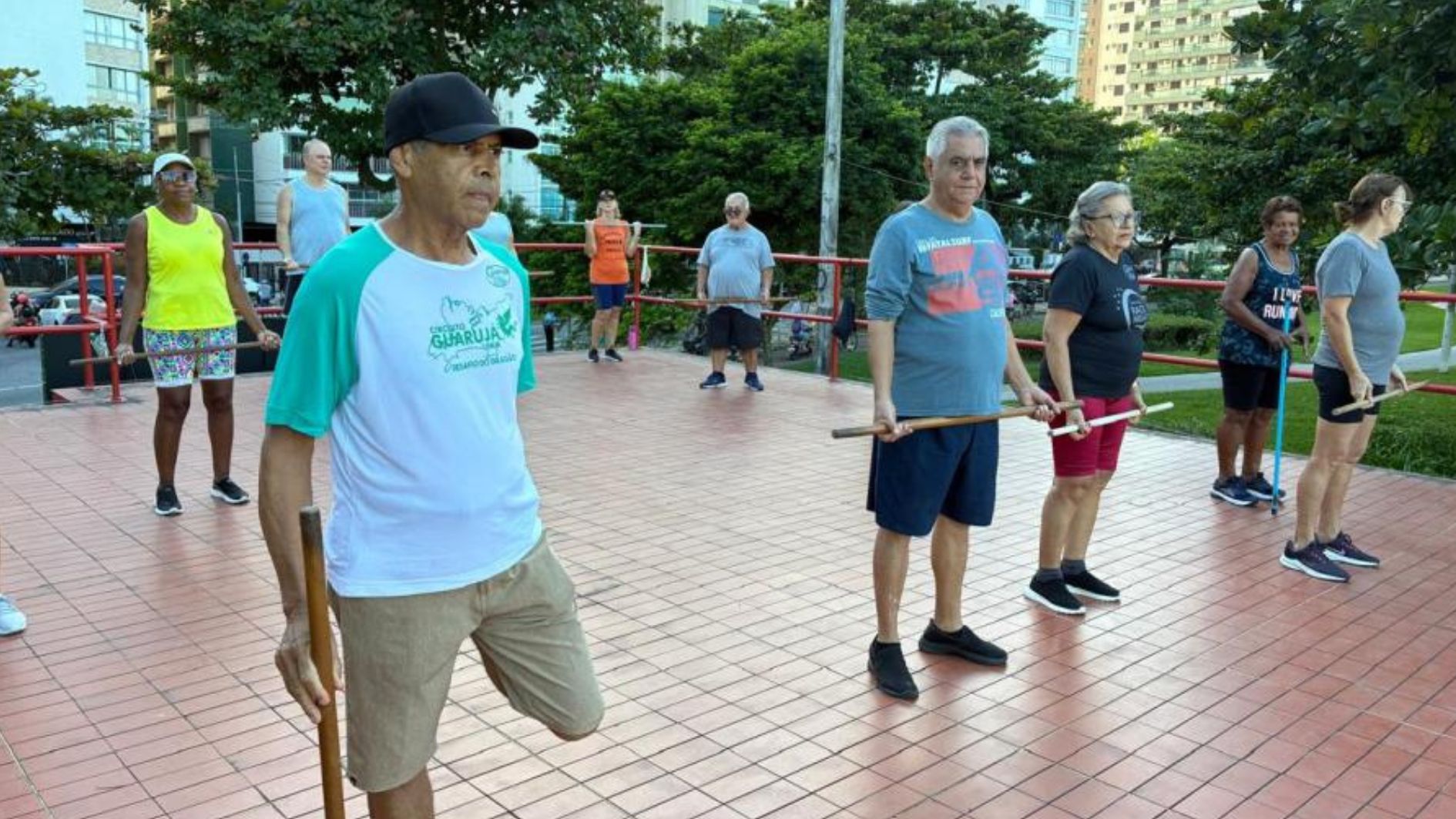 Ginástica na Praia ganha novos equipamentos em Santos
