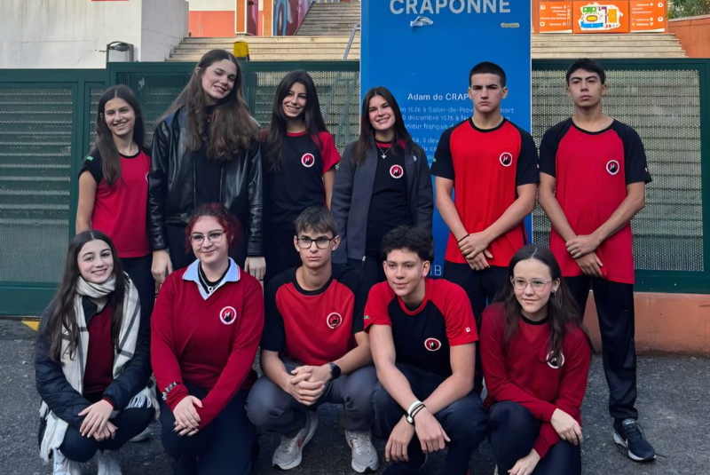 Estudantes de Santos conquistam medalha internacional de matemática na França