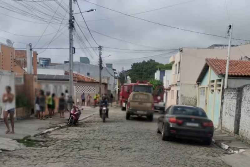 Incêndio mata irmãos e mãe é presa por abandono em Serrinha (BA)