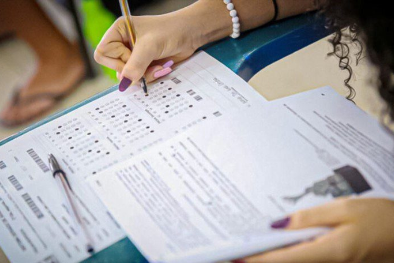 Vagas para atuar no Enem 2026 pagam até R$ 864 por dia