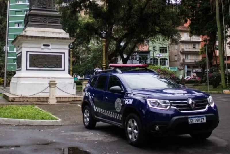 Um homem de 21 anos foi preso em flagrante suspeito de furtar R$ 700 de uma mulher de 55 anos dentro de uma agência bancária...