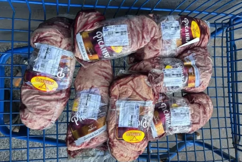 Uma mulher de 47 anos foi presa em flagrante após tentar furtar diversas peças de picanha de um mercado atacadista em Itanhaém...