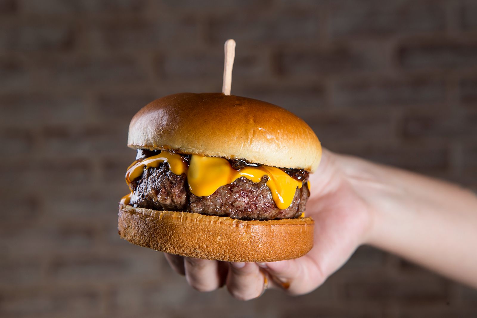 Naus Burger celebra o Dia do Hambúrguer com 50% de desconto
