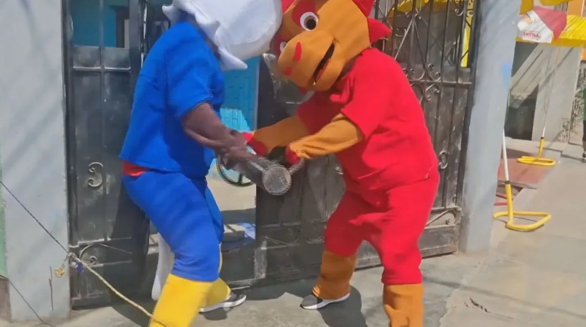 Operação criativa: agentes peruanos vestem mascotes e detêm traficante em Lima