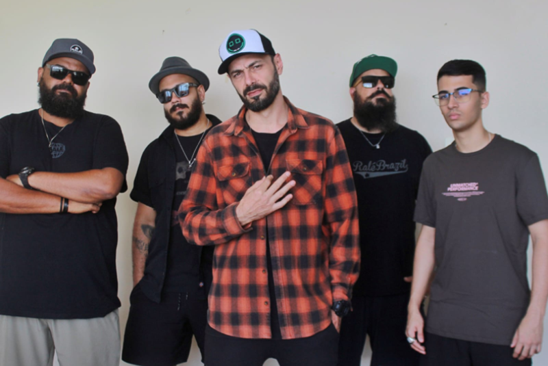 Banda SKASU se apresenta no Brisamar Shopping com show gratuito neste domingo em São Vicente