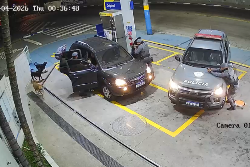 Homem é resgatado pela PM após ser mantido refém em carro roubado em Guarulhos
