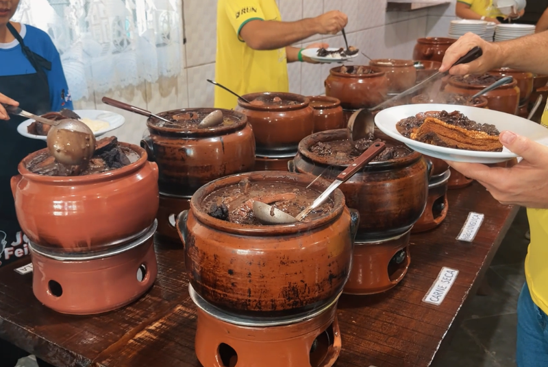 A 55ª edição da “Feijoada com Pagode do Jair da Feijoada” movimentou o domingo (14) em Guarujá, no litoral de São Paulo, reunindo famílias...