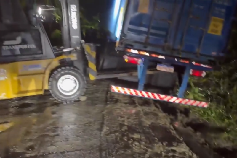 Um motorista de caminhão, de 46 anos, foi preso na madrugada desta terça-feira (16) em Cubatão (SP), suspeito de integrar uma quadrilha...