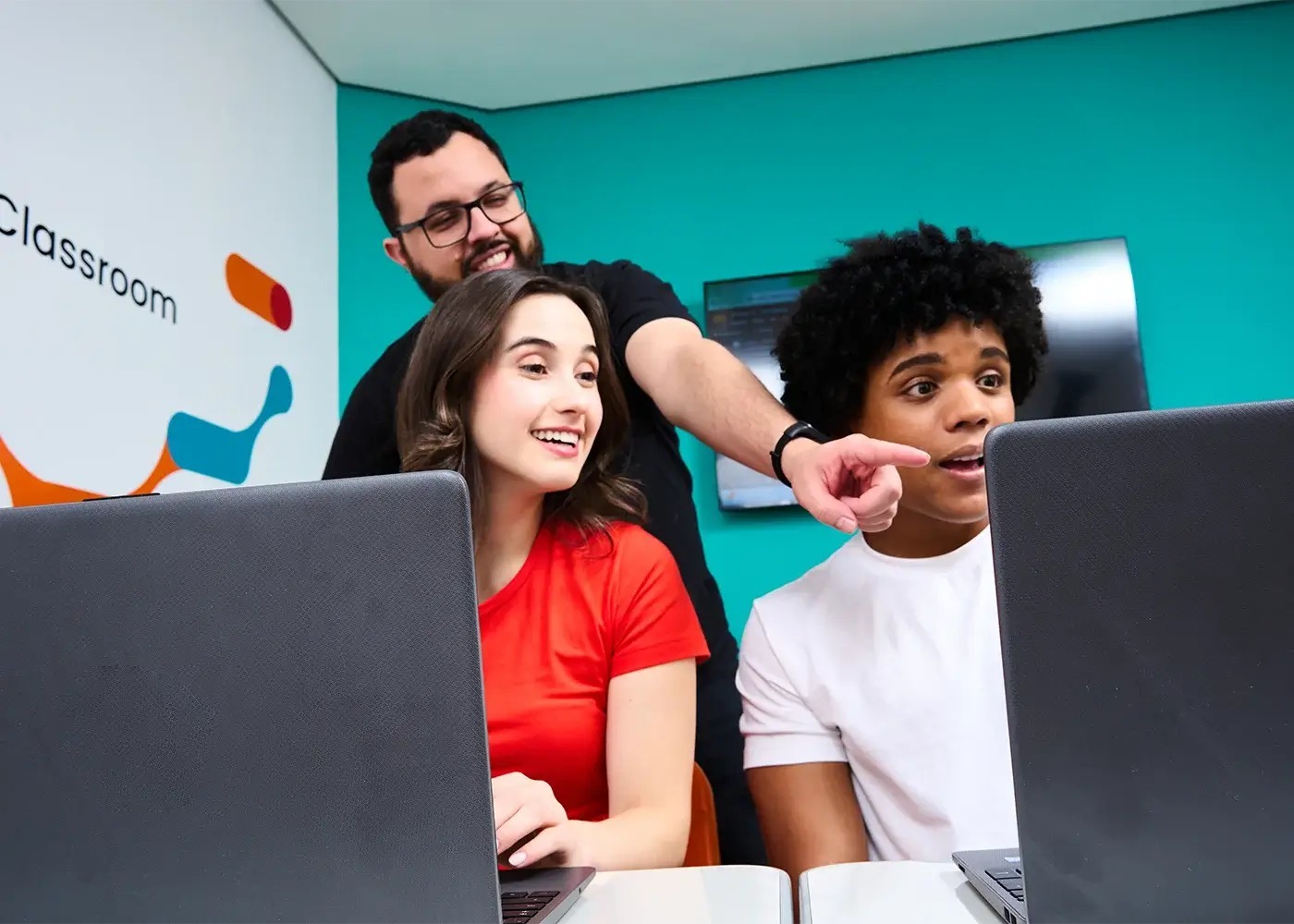 Escola de idiomas lança curso de Inteligência Artificial e tecnologia em Santos