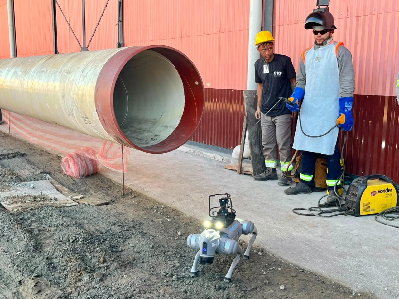 Cachorro-robô da Sabesp reforça segurança em obras de saneamento na Baixada Santista