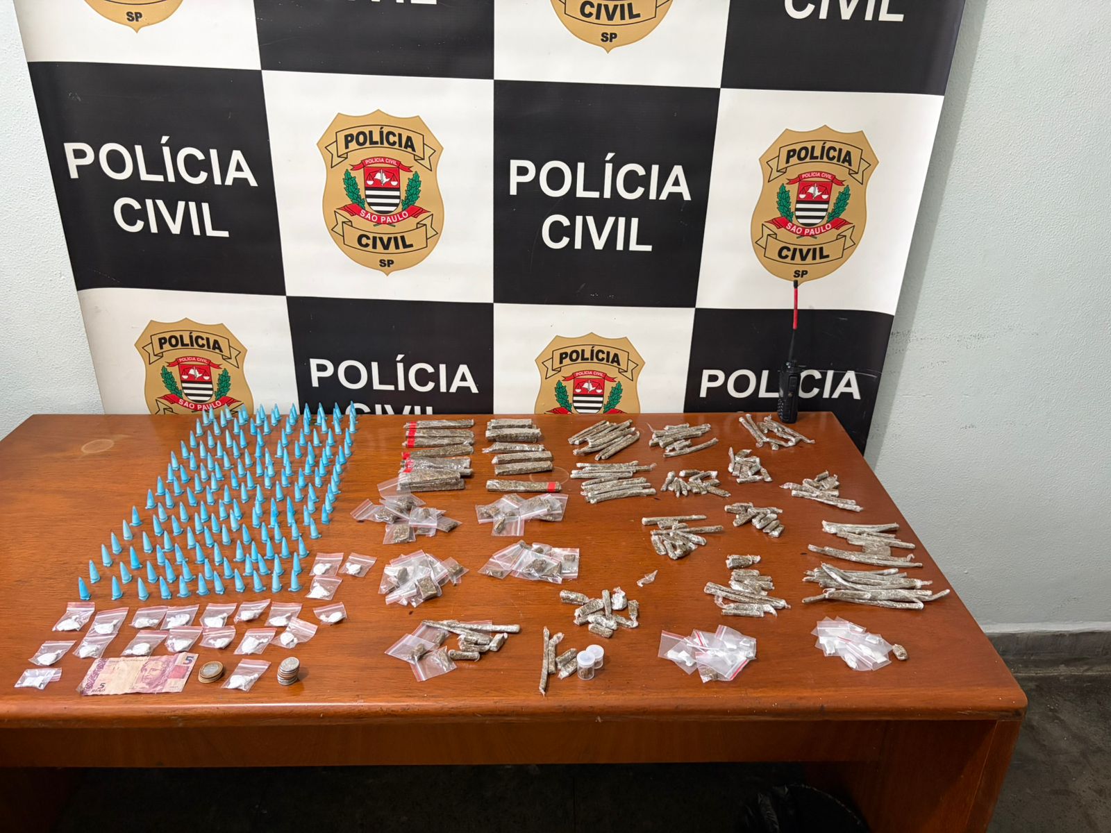 Polícia apreende cocaína, maconha e dinheiro durante operação no Jabaquara em Santos