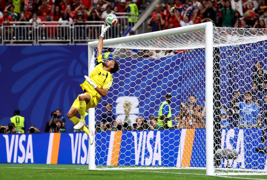 Vozinha: o goleiro que parou a Espanha, virou herói dos brasileiros e alcançou 6 milhões de seguidores