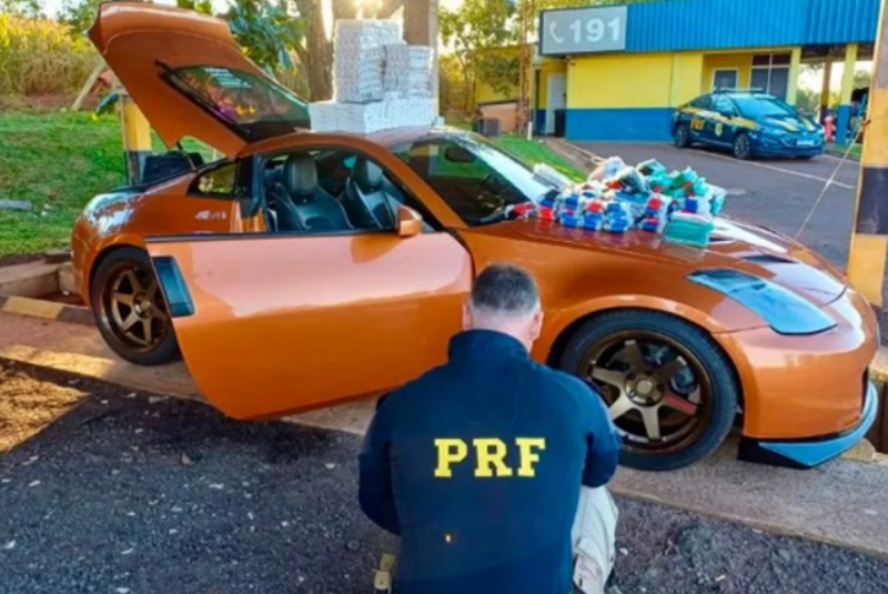 PRF apreende carro de R$ 300 mil carregado com iPhones e medicamentos ilegais