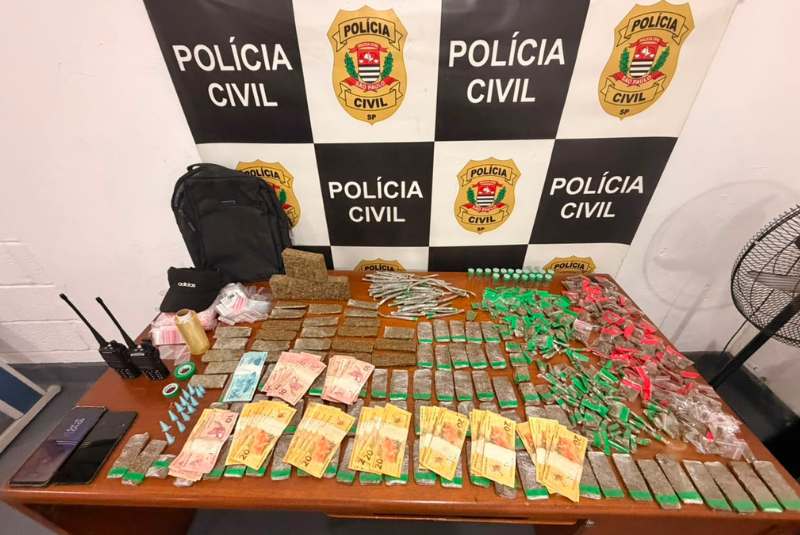 A Polícia Civil prendeu em flagrante, na noite de terça-feira (29), um homem de 21 anos que era procurado pela Justiça durante uma ação...