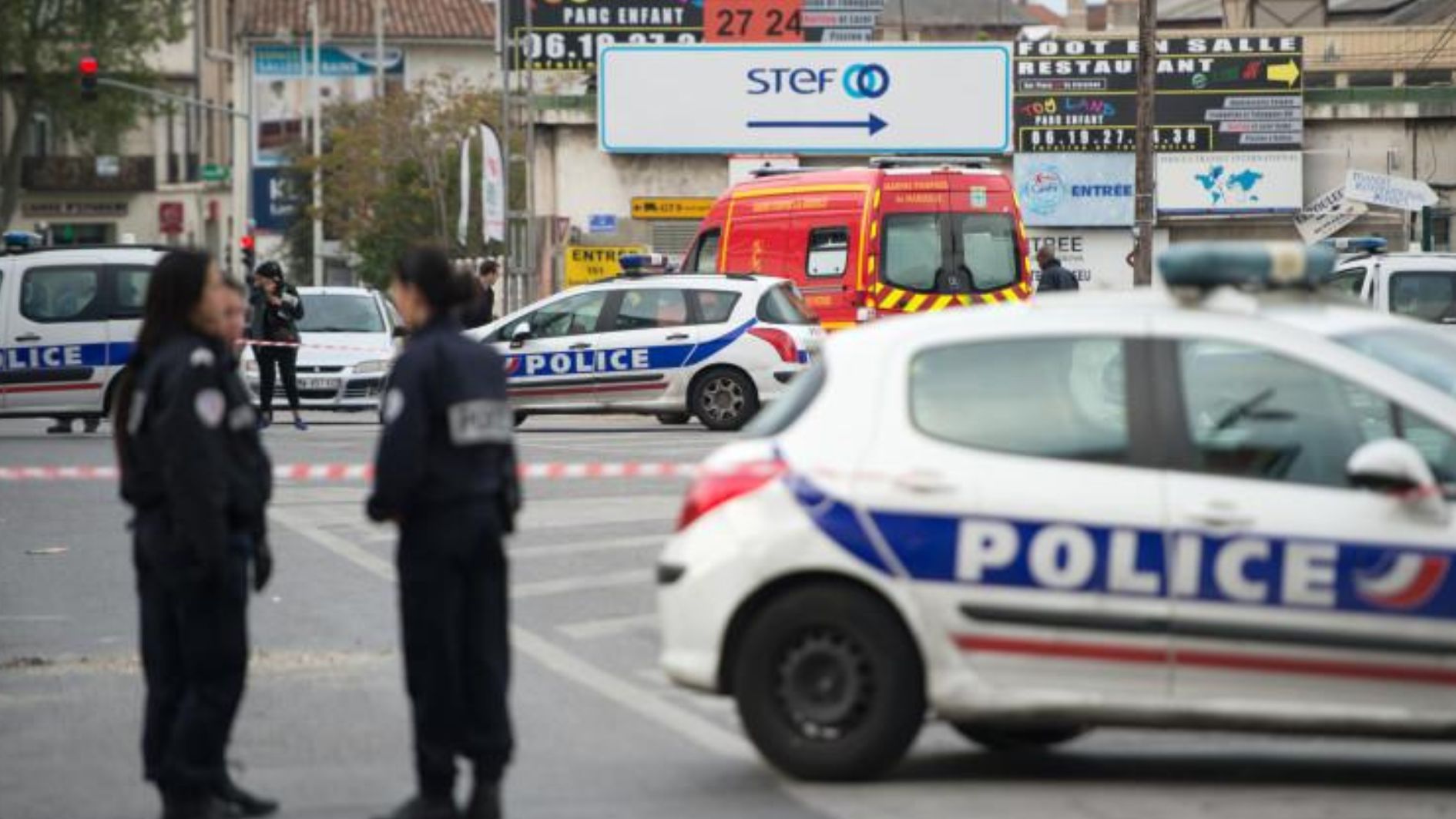 homem é detido em Paris
