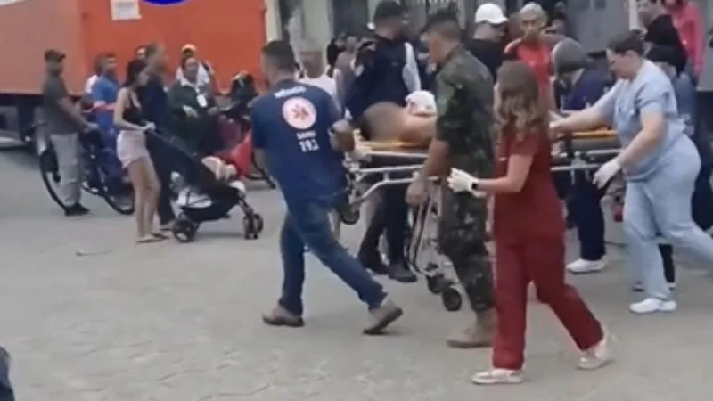 Uma discussão entre pai e filho terminou com os dois feridos a facadas na Vila São José, em Cubatão, na Baixada Santista. O caso aconteceu na tarde de segunda-feira (3) e chamou a atenção por ocorrer justamente no dia em que o filho completava 23 anos.