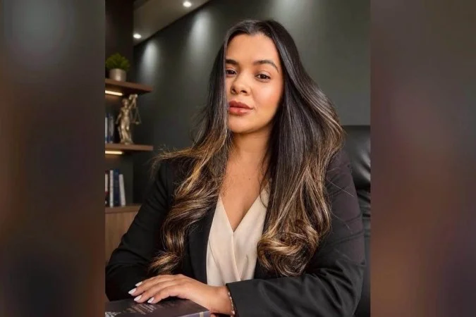 Uma estudante de Direito, de 22 anos, foi presa no Distrito Federal suspeita de participar de um esquema de golpes pela internet.