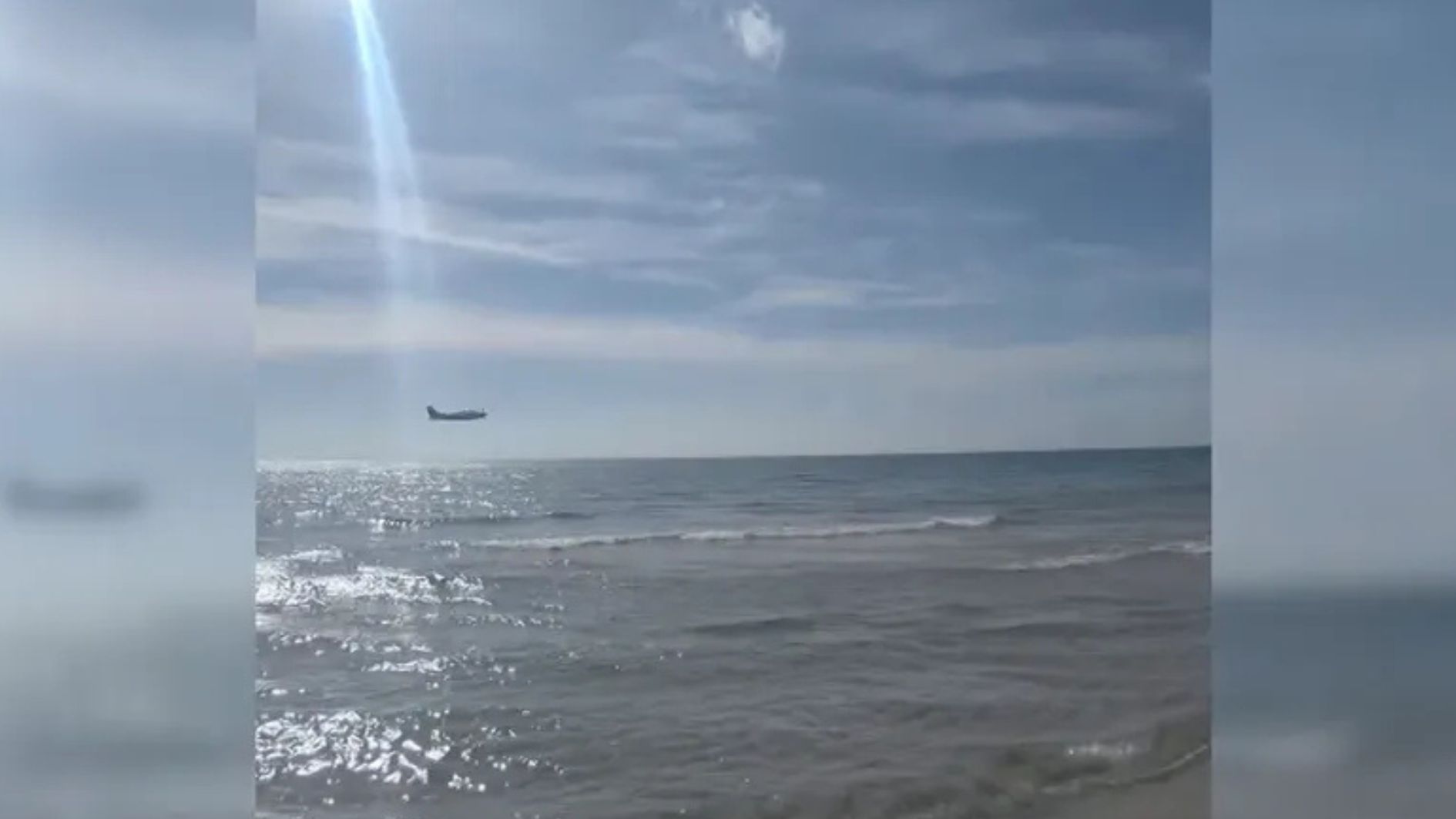 pouso forçado de avião na praia