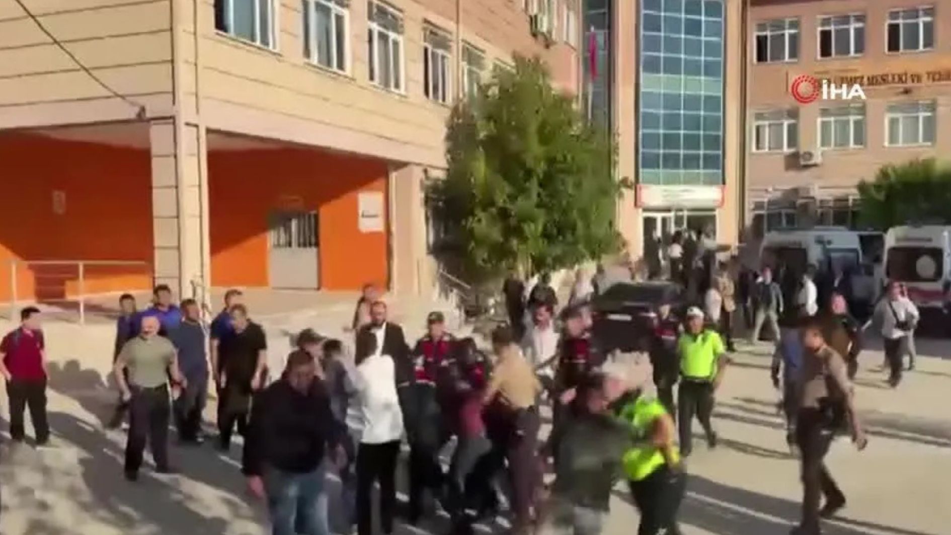 ataque em escola na Turquia