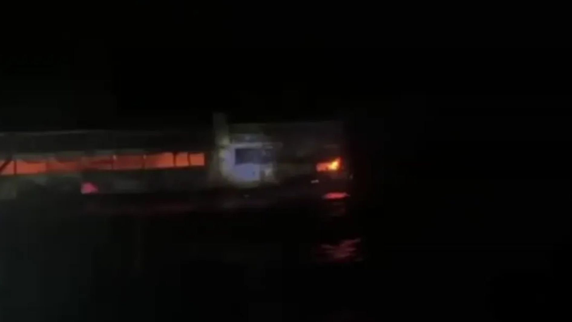 incêndio em balsa nas Filipinas