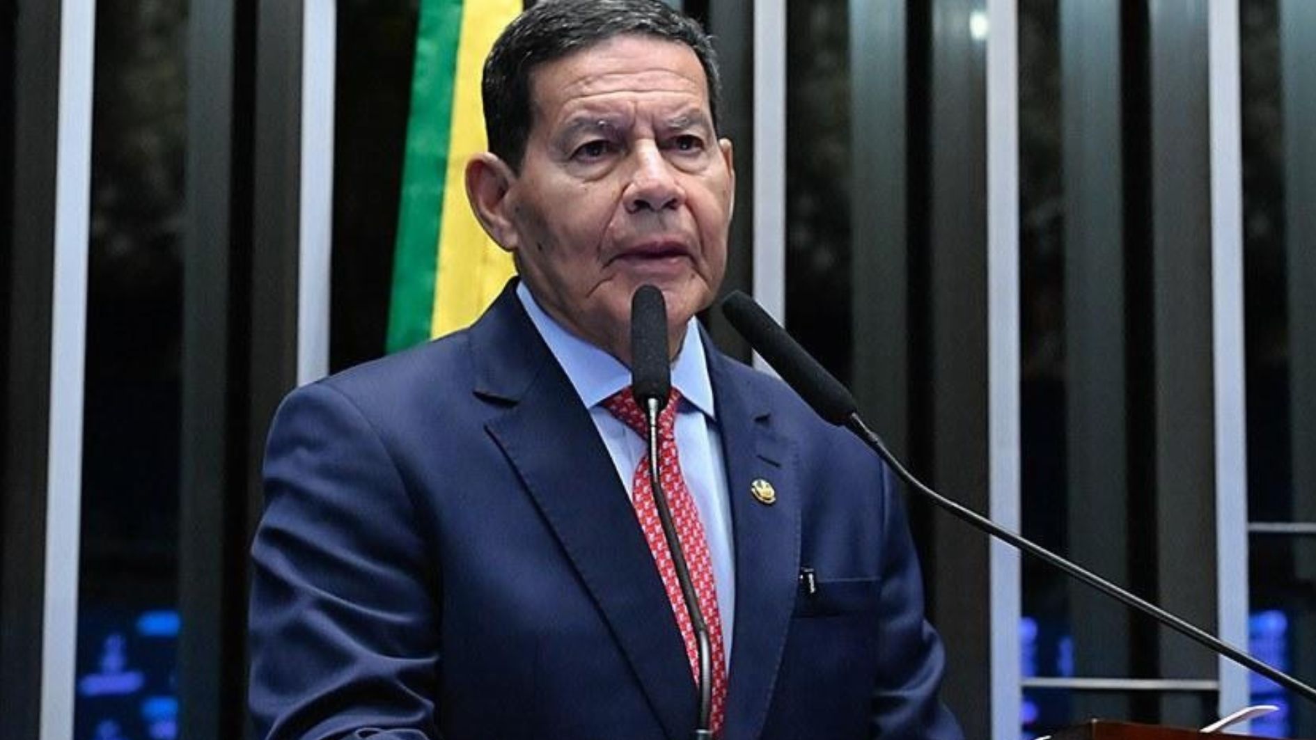 Mourão vota contra fim da escala 6x1