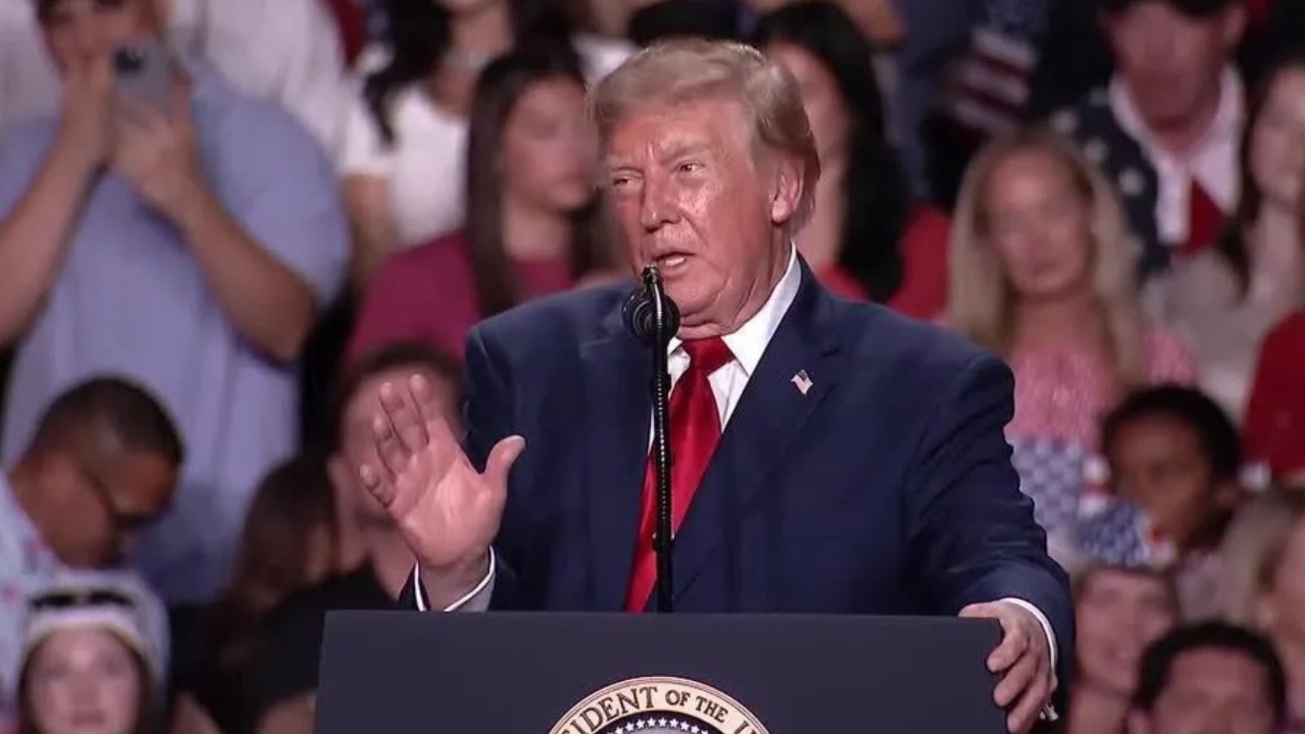 Trump critica democratas