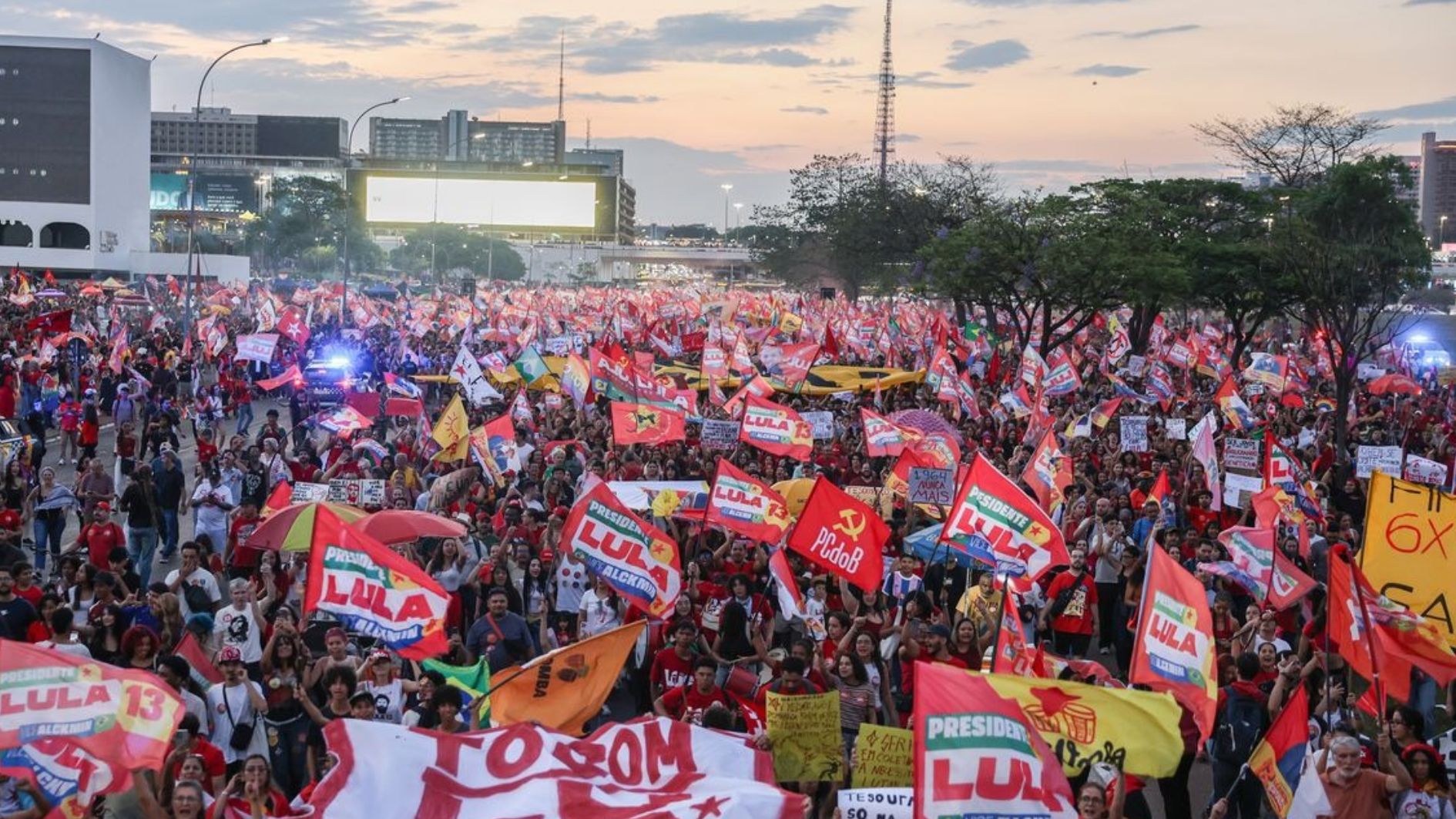 estudantes em apoio a Lula