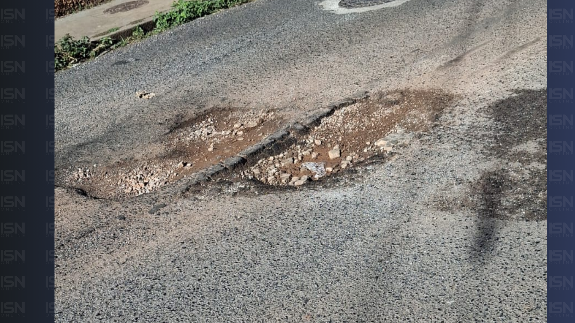 Imagem registra trecho de rua com buracos e desgaste no asfalto em Uberaba (foto: divulgação/ redes sociasi)