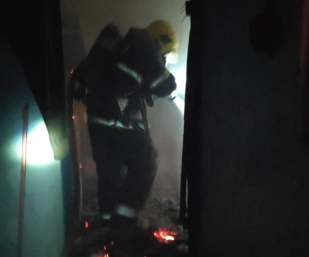 Incêndio atinge edícula no Parque São Geraldo, em Uberaba, após briga de casal