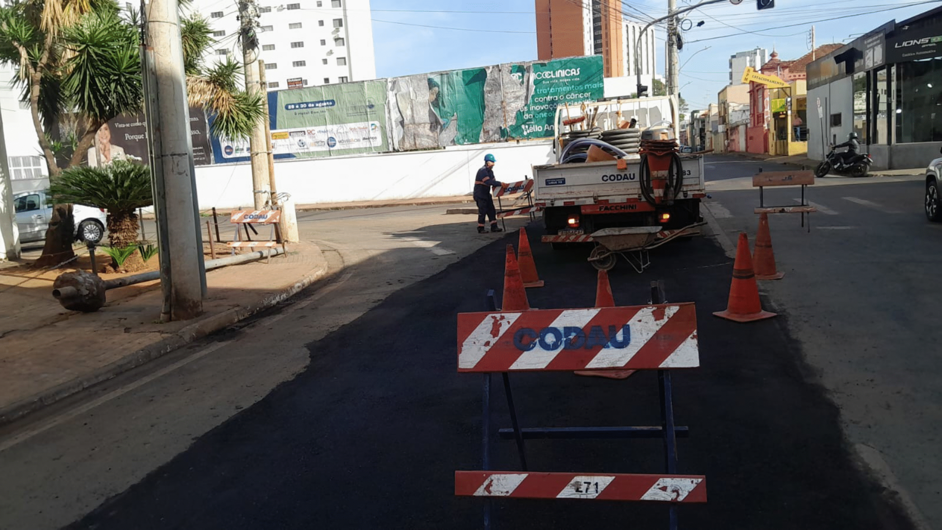 Recomposição da ilha no entroncamento da Av. Fidelis Reis com a R. Governador Valadares feito pela Codau (foto: divulgação/CODAU)