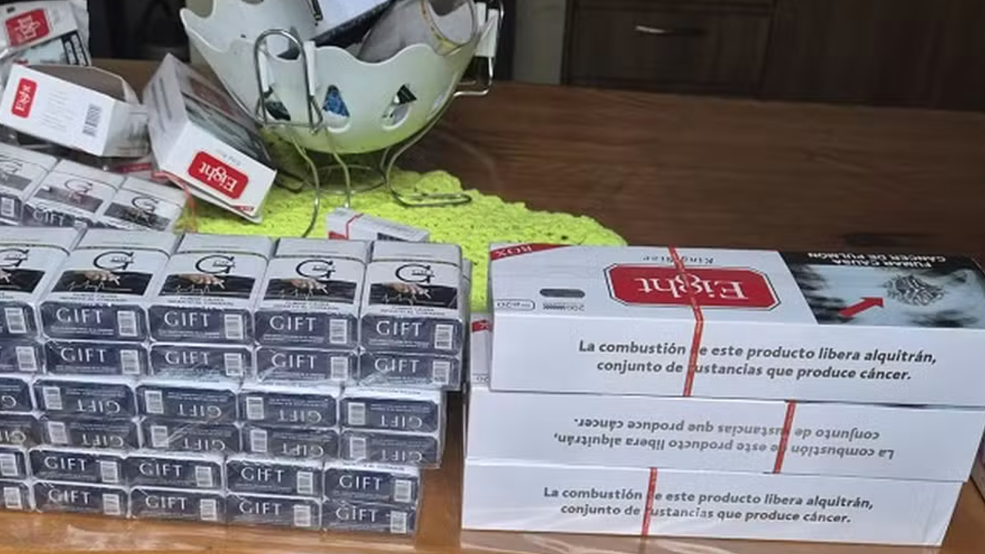 Duas distribuidoras de bebidas foram interditadas em Uberlândia durante operação que apreendeu produtos falsificados (Foto: divulgação/MPMG)