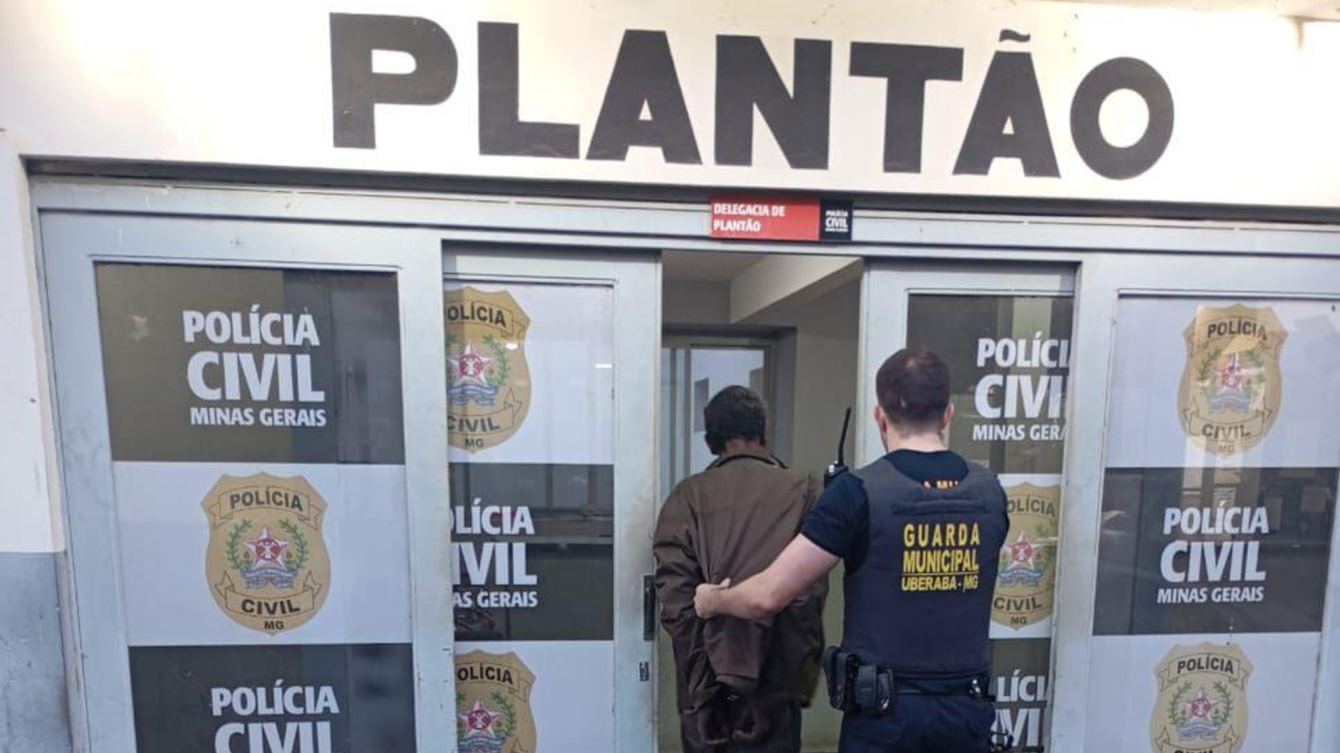 Guarda Civil Municipal uberaba prende homem que furtava estação de ônibus
