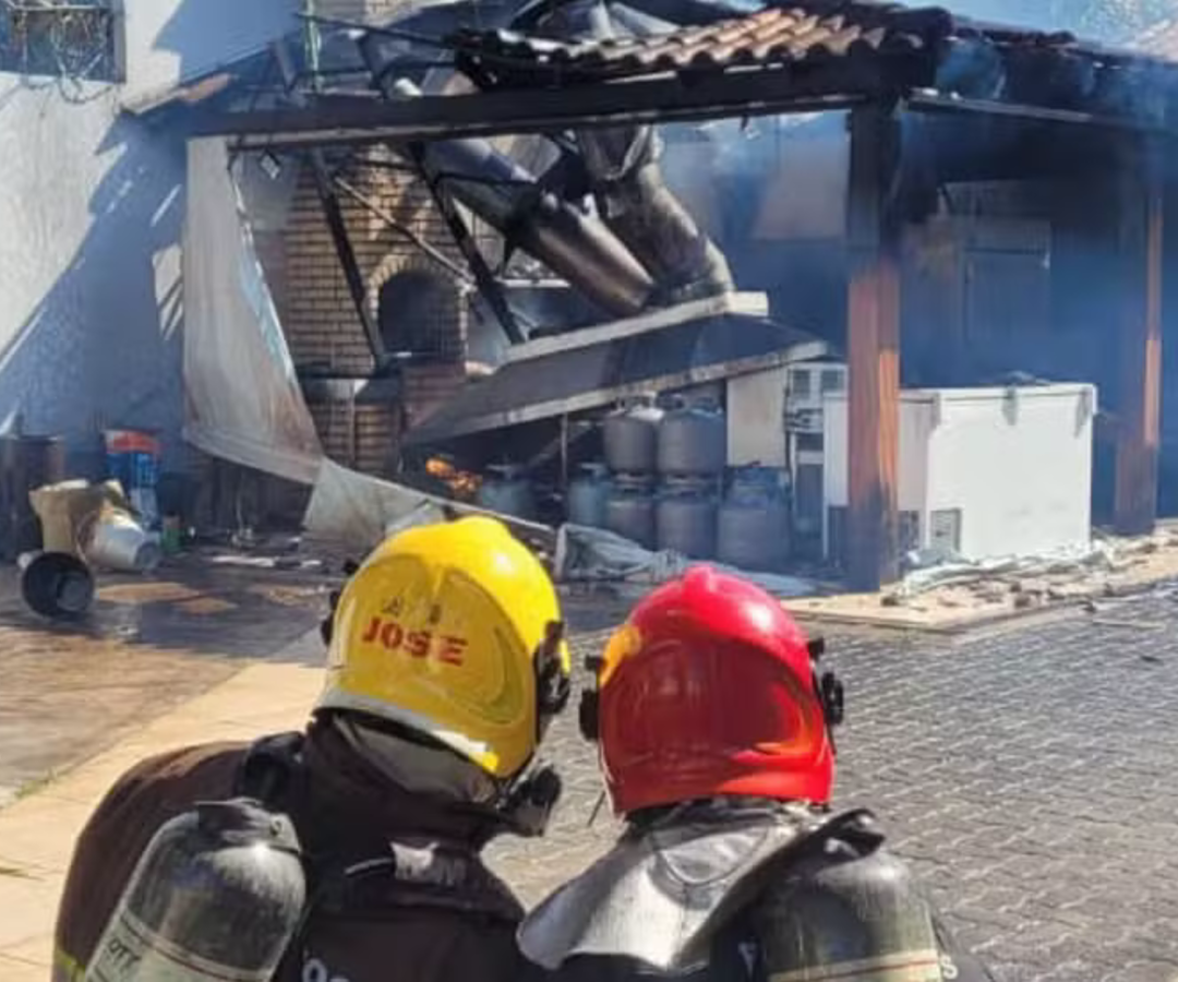 Dois incêndios atingem hamburguerias em Uberlândia no mesmo dia por vazamento de gás