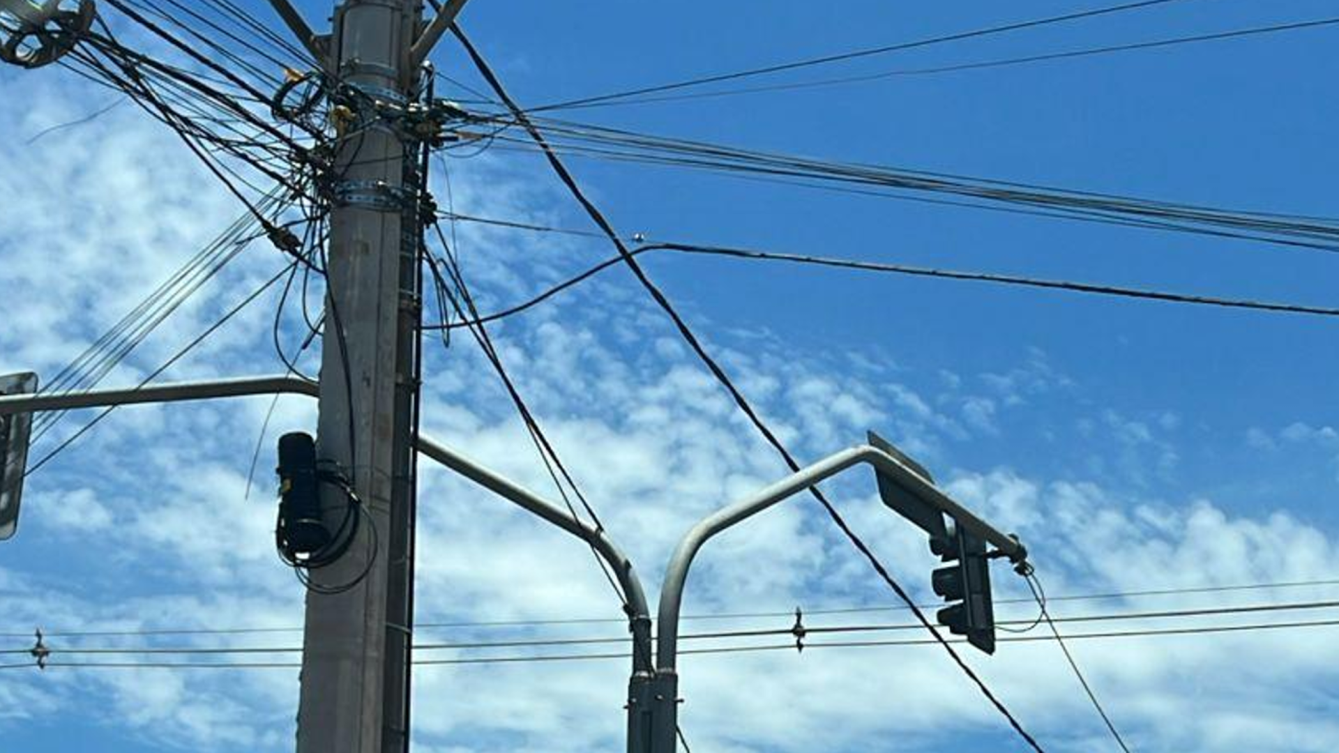 fiação telefônica em Uberaba (foto: reprodução)