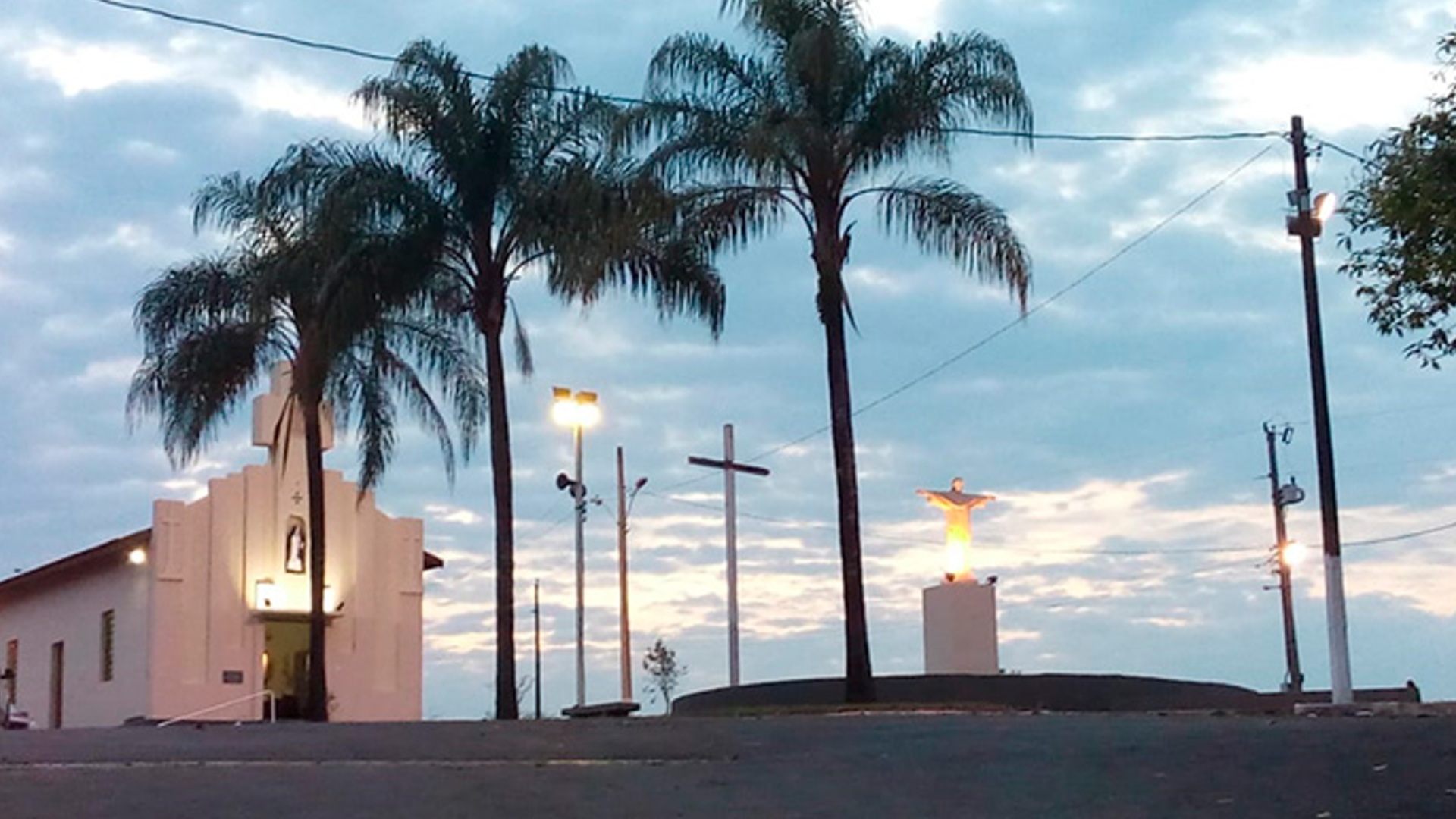 praça da igreja da comunidade rural de Santa Rosa, em Uberaba