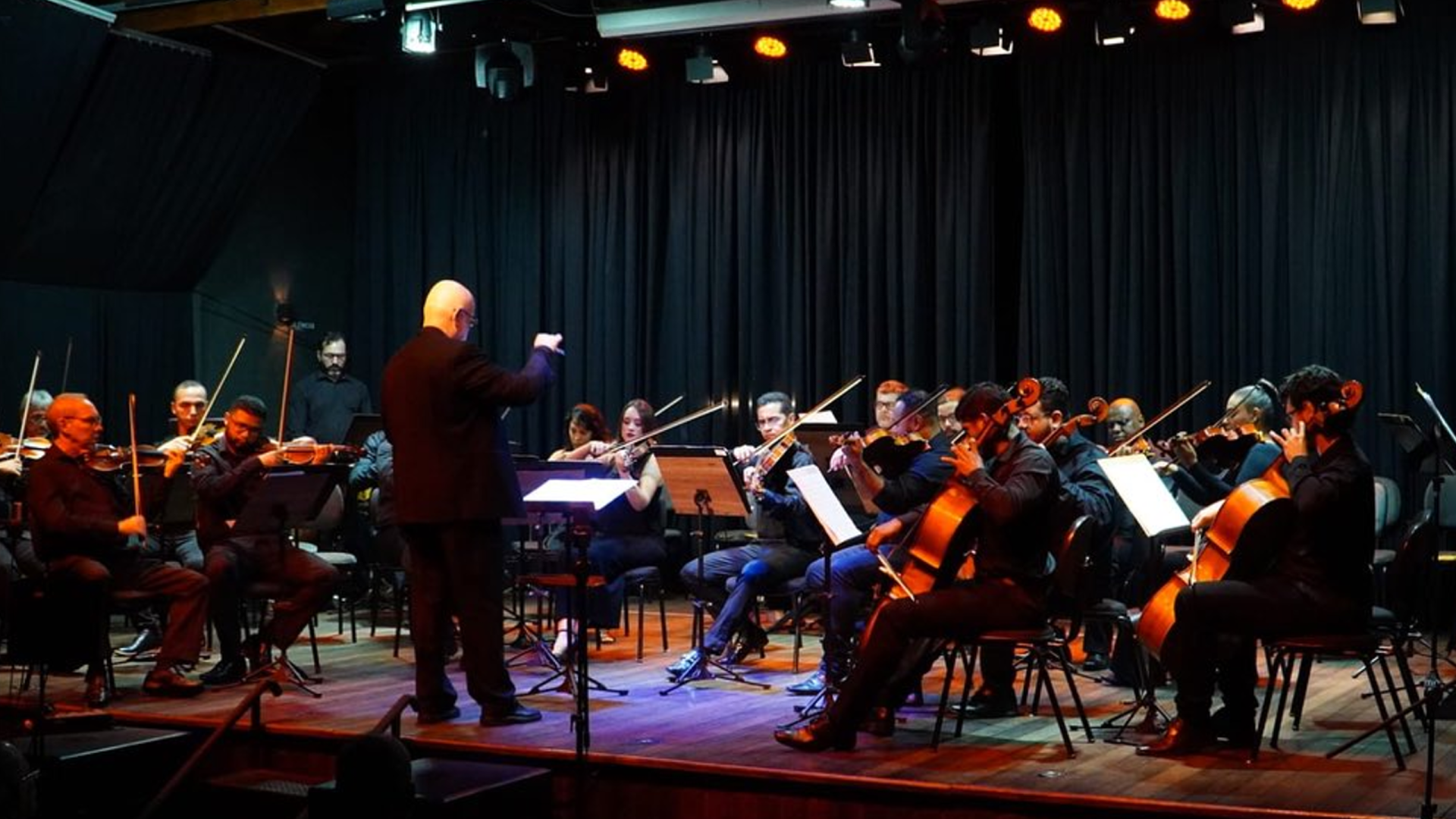 Orquestra Municipal de Uberaba durante apresentação (foto: redes sociais)