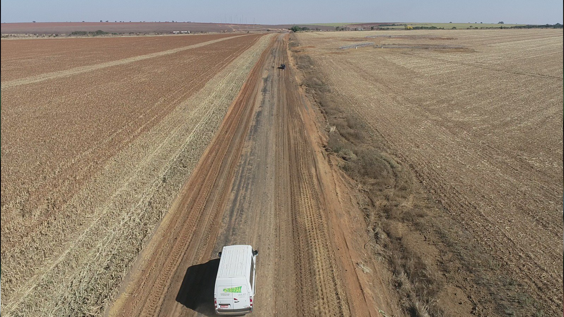 Agronegócio melhora estrada de acesso a São Basílio (foto: divulgação/PMU)
