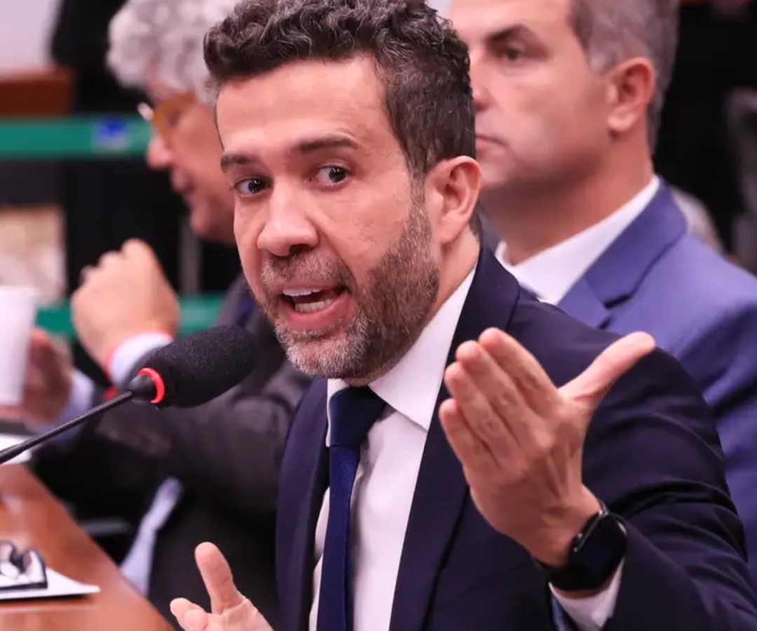 O Conselho de Ética e Decoro Parlamentar da Câmara votou pela suspensão temporária por três meses do mandato do deputado André Janones por procedimento incompatível com o decoro. (Foto: Lula Marques/Agência Brasil)