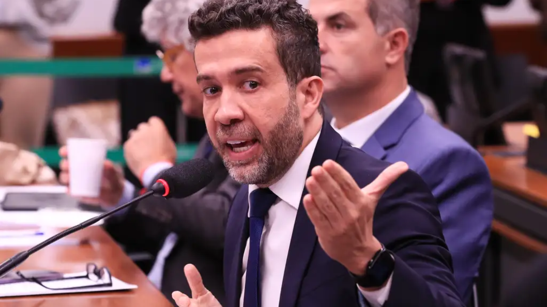 O Conselho de Ética e Decoro Parlamentar da Câmara votou pela suspensão temporária por três meses do mandato do deputado André Janones por procedimento incompatível com o decoro. (Foto: Lula Marques/Agência Brasil)