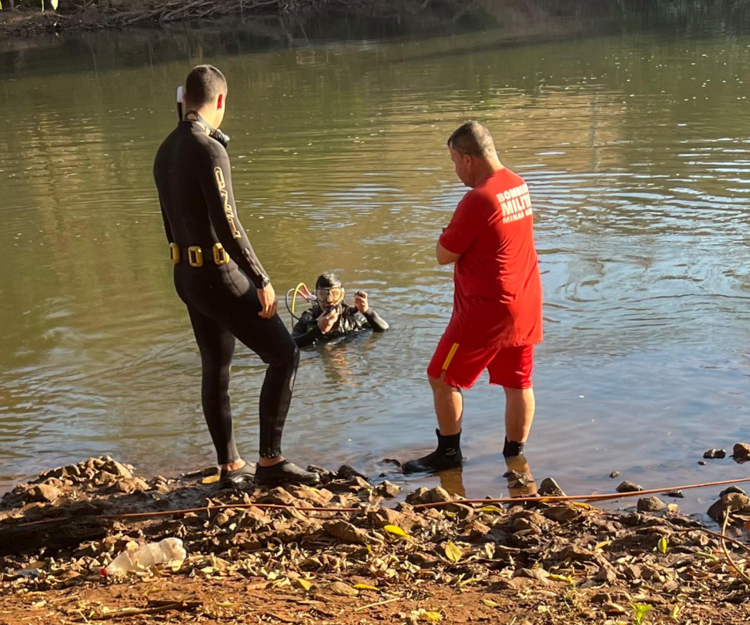 ragédia no Rio Tijuco, em Ituiutaba: Corpo de Bombeiros encontra corpo de homem desaparecido. Criança de 6 anos segue sendo procurada.