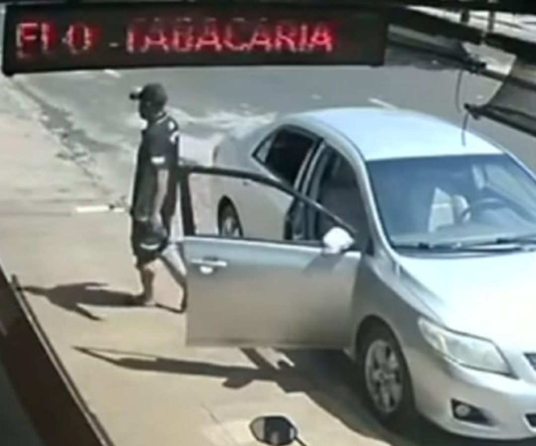 Operação policial recuperou veículo tomado em assalto em Pedregulho e prendeu envolvidos no bairro Laranjeiras (foto: divulgação/ PMMG)