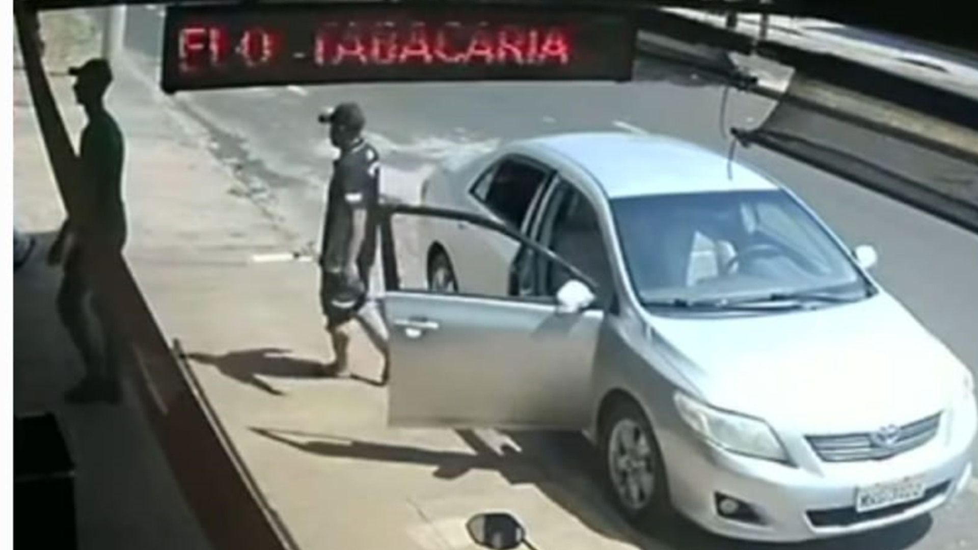 Operação policial recuperou veículo tomado em assalto em Pedregulho e prendeu envolvidos no bairro Laranjeiras (foto: divulgação/ PMMG)