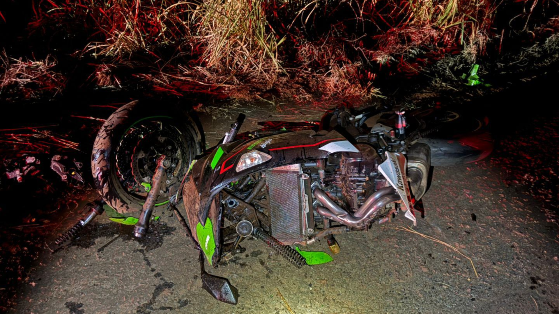 Jovem de 22 anos morre após perder controle da moto na MG-255, em Iturama. Vítima pilotava uma Kawasaki Ninja e não resistiu aos ferimentos.