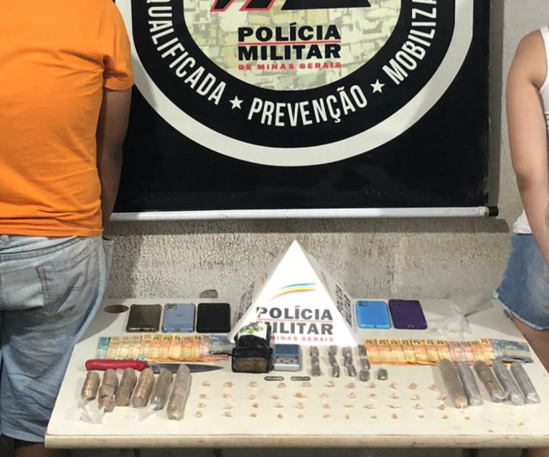 Operação do Gepar resultou na apreensão de maconha, crack, celulares e dinheiro
(foto: divulgação/ PMMG)