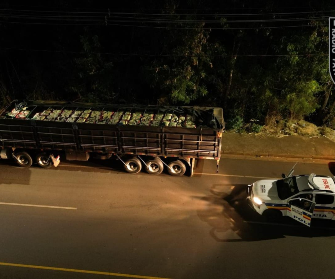 Roubo de carga termina com recuperação em Conceição das Alagoas Motorista foi rendido, amarrado e abandonado em pasto. Polícia recuperou caminhão e carga de fécula de mandioca avaliada em R$ 90 mil