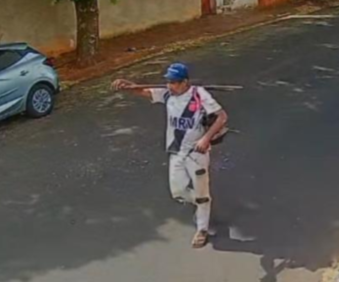 Tático Móvel prende homem em flagrante enquanto saía de residência com ventiladores, fios e torneiras furtados