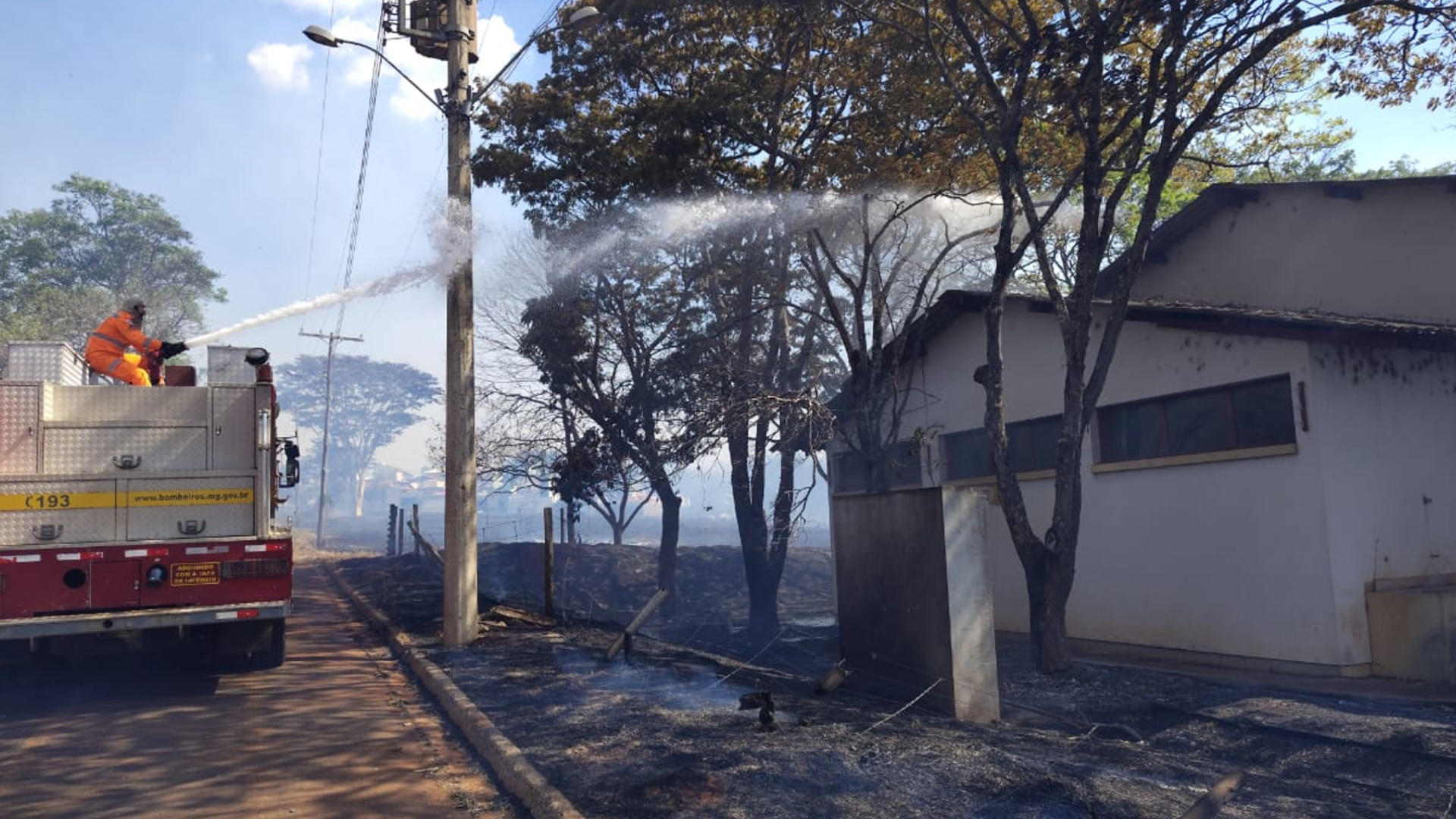 Incêndios em Uberaba mobilizam bombeiros e atingem 20 hectares (foto: divulgação/ Corpo de Bombeiros)